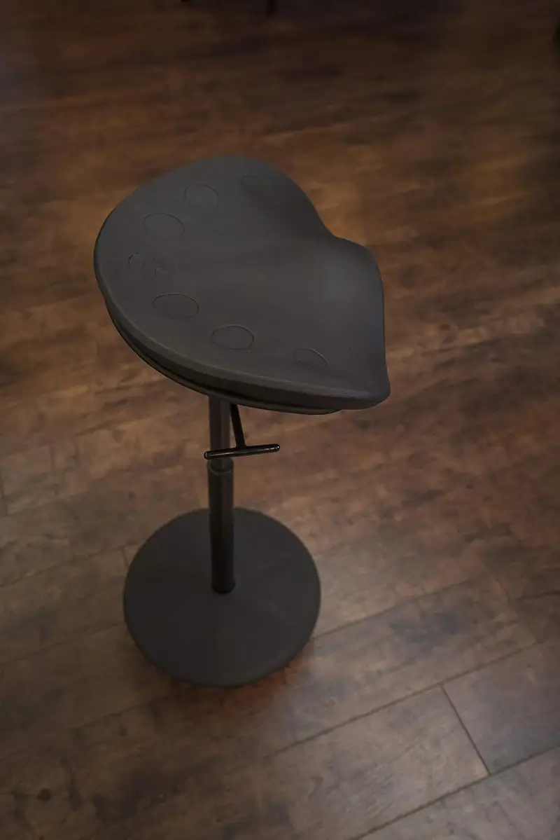 PIVOT Hocker